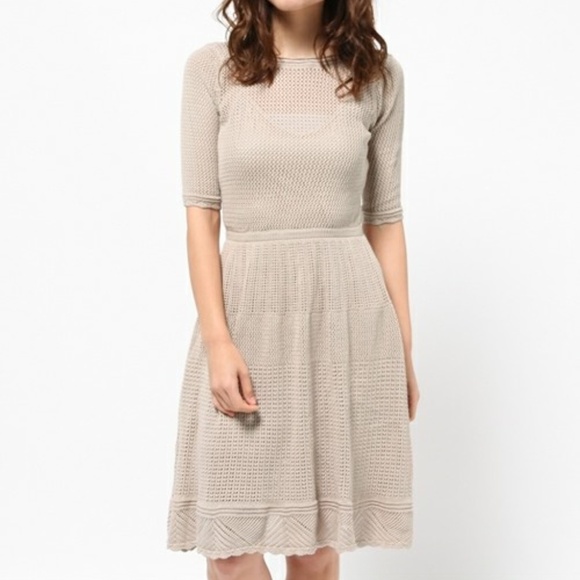 New GUESS Three-Quarter Sleeve ScoopNeck Crochet Dress XXS - Picture 1 of 7